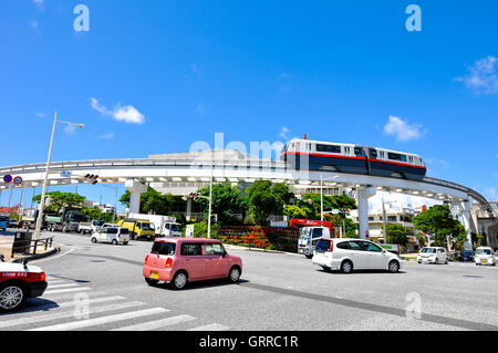 Okinawa Monorail (Yui-Schiene) ist eine einzige Schienenverkehr in der Stadt Naha, Okinawa, Japan. Genommen in Shuri Bereich, 22. Juli 2016 Stockfoto