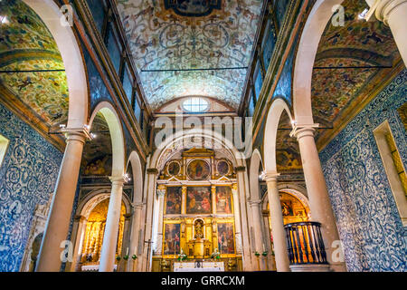 Santa Maria Kirche Igreja de Santa Maria Basilika Altar 11. Jahrhundert mittelalterliche Stadt Óbidos Portugal. Stockfoto