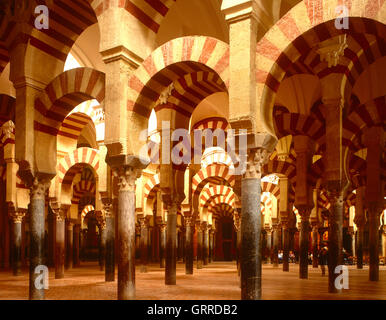Innenraum der Mezquita in Córdoba, Andalusien, Spanien