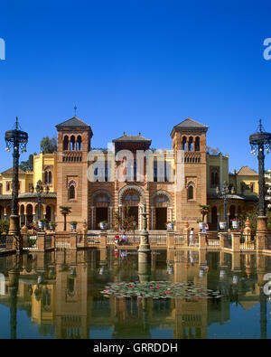 Pabellon Mudéjar, Parque Maria Luisa, Sevilla, Andalusien, Spanien Stockfoto