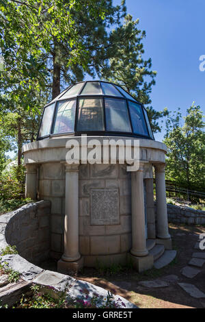 Flagstaff, Arizona - Percival Lowell Mausoleum am Lowell-Observatorium. Stockfoto