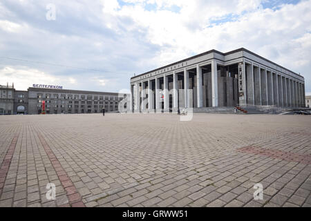 Bau des Palast der Republik In Oktjabrskaja Platz in Minsk, Weißrussland Stockfoto