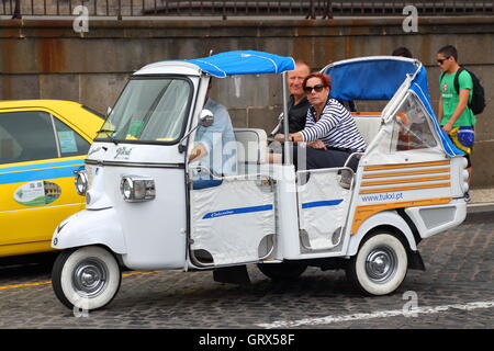 Die Tukxi sind typisch touristischen Verkehr in Funchal, Madeira Stockfoto