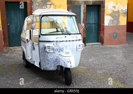 Die Tukxi sind typisch touristischen Verkehr in Funchal, Madeira Stockfoto