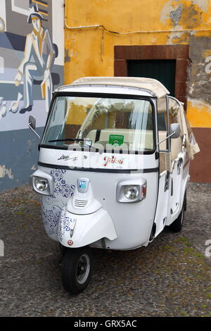 Die Tukxi sind typisch touristischen Verkehr in Funchal, Madeira Stockfoto