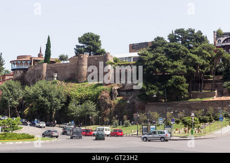 Tbilisi, Georgien - 18. August 2016: Old Town in der Hauptstadt des Georgia.Tbilisi ist die Hauptstadt und größte Stadt von Georgia-Witz Stockfoto