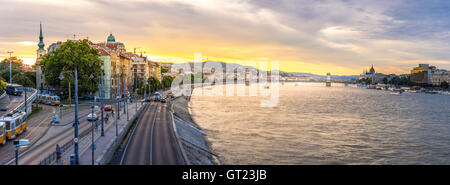 Budapest Stadtbild bei Sonnenuntergang von der Elisabeth-Brücke aus gesehen Stockfoto