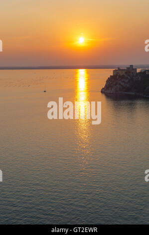Schloss von Duino, Golf von Triest, Friaul-Julisch Venetien, Italien, Europa Stockfoto