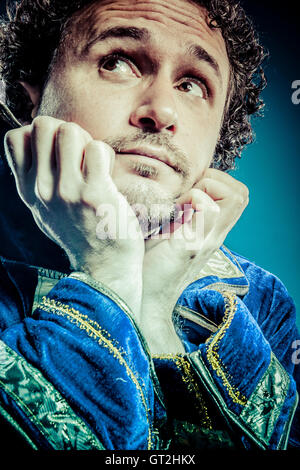 Blauer Prinz, märchenhafte Konzept, lustige Fantasy Bild Stockfoto