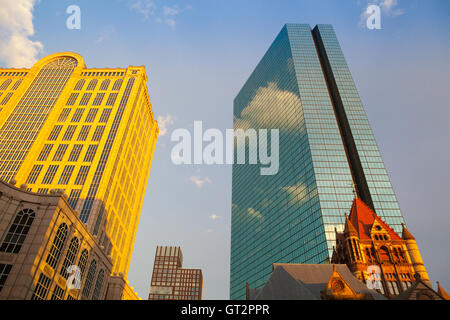 Boston, Massachusetts, USA - Juli 4,2016: Goldene fünf hundert Boylston Gebäude in Boston, Massachusetts. Stockfoto