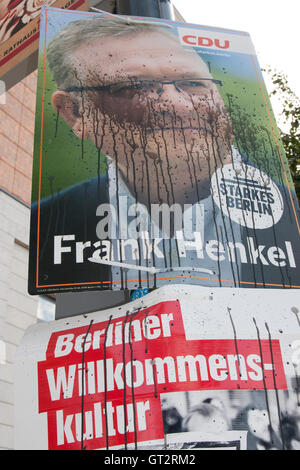 verunstaltete Wahlplakat Berlin Deutschland Stockfoto