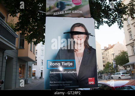 verunstaltete Wahlplakat Berlin Deutschland Stockfoto