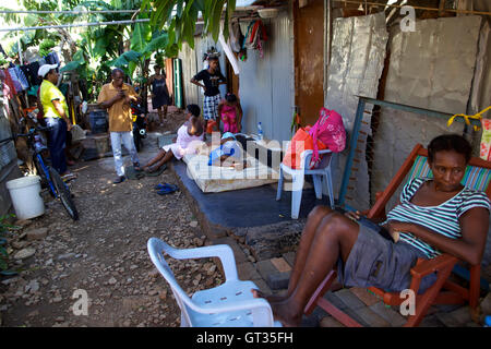 Chagos - 04.04.2012 - Mauritius - eine sehr schlechte Chagos-Flüchtlinge-Familie in Baie du Tombeau, Mauritius - Olivier Goujon / Le Pictorium Stockfoto