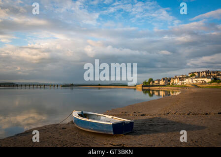 Die Eisenbahnbrücke über den Fluss Kent zwischen Arnside und Cumbria Stockfoto