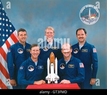 Astronauten der Raumfähre Discovery STS-26 Mission offizielle Porträt am Johnson Space Center 8. September 1988 in Houston, Texas. Von links nach rechts: David Hilmer, Richard Covey, George Nelson, Frederick Hauck, Jr. und John Lounge. Stockfoto