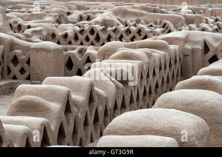 Adobe Angeln net Wände im Tempel Teil Tschudi Palast, Chan Chan, in der Nähe von Trujillo, Peru Stockfoto