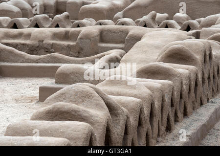 Adobe Angeln net Wände im Tempel Teil Tschudi Palast, Chan Chan, in der Nähe von Trujillo, Peru Stockfoto