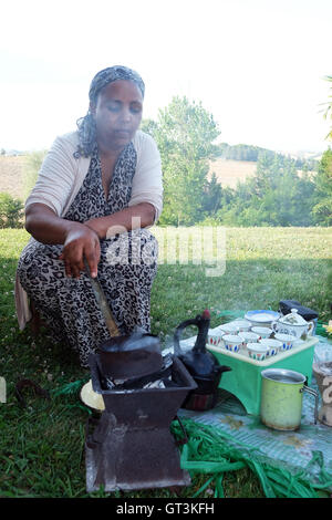 Kaffee-Zeremonie rösten die Bohnen, Äthiopien, Afrika Stockfoto