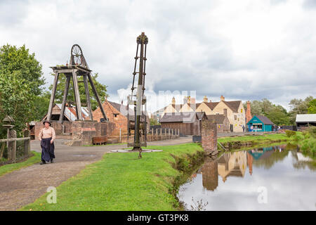 Blists Hill viktorianischen Stadt und ein kurzer Abschnitt der Shropshire Kanal, Ironbridge Gorge Museen, Shropshire, England, UK Stockfoto