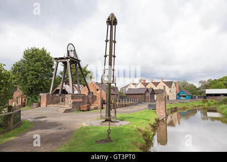 Blists Hill viktorianischen Stadt und ein kurzer Abschnitt der Shropshire Kanal, Ironbridge Gorge Museen, Shropshire, England, UK Stockfoto