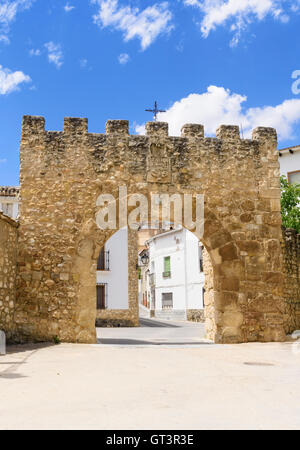 Die Puerta del Agua, das Eingangstor zur Stadt von Ucles, Spanien Stockfoto