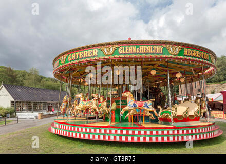 Eine Reihe von 1911 Gallopers Rummelplatz ritten Blists Hill viktorianischen Stadt Museum in der Nähe von Telford, Shropshire, England, UK Stockfoto