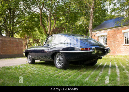 1965 Jaguar E-Typ-Fahrzeug in Bicester Heritage Centre. Oxfordshire, England Stockfoto