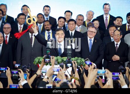 Xiamen, China Fujian Provinz. 8. Sep, 2016. Chinesischer Vize-Premier Wang Yang besucht die 19. China International Fair For Investment und den Handel in Xiamen, Südost-China Fujian Provinz, 8. September 2016. © Jiang Kehong/Xinhua/Alamy Live-Nachrichten Stockfoto