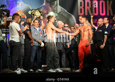 London, UK. 9. September 2016. Gesamtansicht der Boxer Kell Brook und Gennady Golovkin während einer-wiegen in der O2 Arena am 9. September 2016 Credit: TGSPHOTO/Alamy Live News Stockfoto