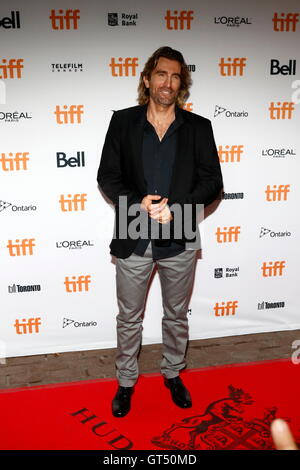 Toronto, Kanada. 09. Sep, 2016. Schauspieler Sharlto Copley besucht die Premiere des freien Feuer während des 41. Toronto International Film Festival, TIFF, Ryerson Theatre in Toronto, Kanada, am 9. September 2016. Foto: Hubert Boesl /dpa - NO-Draht-SERVICE-/ Dpa/Alamy Live News Stockfoto