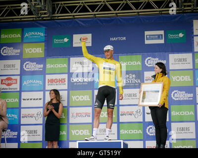 Haytor Dartmoor, UK. 9. September 2016. Abschluss der Sidmouth Haytor Etappe der Tour of Britain Steve Cummings Team Dimensionsdaten geht in das gelbe Trikot des Gesamtführenden Credit: Anthony Collins/Alamy Live News Stockfoto