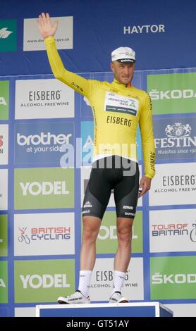 Haytor Dartmoor, UK. 9. September 2016. Abschluss der Sidmouth Haytor Etappe der Tour of Britain Steve Cummings Team Dimensionsdaten geht in das gelbe Trikot des Gesamtführenden Credit: Anthony Collins/Alamy Live News Stockfoto