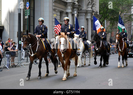 Manhattan, New York, USA. 8. Sep, 2016.  NYPD unter der Leitung des 15. Jahrestages der Terroranschläge auf das World Trade Center Memorial Prozession in Lower Manhattan. Bildnachweis: Christopher Penler/Alamy Live-Nachrichten Stockfoto