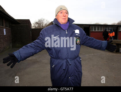 Gefrorene Stellplätze bringen über die Verschiebung von zehn Spielen auf Osten Sumpf - Hackney & Leyton Liga im Osten Marsh, Hackney - 01.04.09 Stockfoto