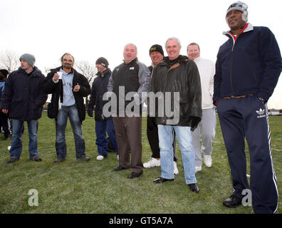 Gefrorene Stellplätze bringen über die Verschiebung von zehn Spielen auf Osten Sumpf - Hackney & Leyton Liga im Osten Marsh, Hackney - 01.04.09 Stockfoto