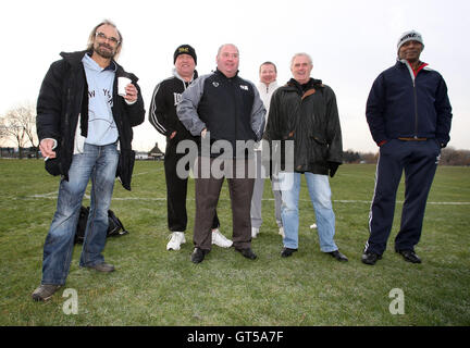 Gefrorene Stellplätze bringen über die Verschiebung von zehn Spielen auf Osten Sumpf - Hackney & Leyton Liga im Osten Marsh, Hackney - 01.04.09 Stockfoto