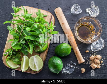 Mojito cocktail Zutaten. Ansicht von oben. Stockfoto