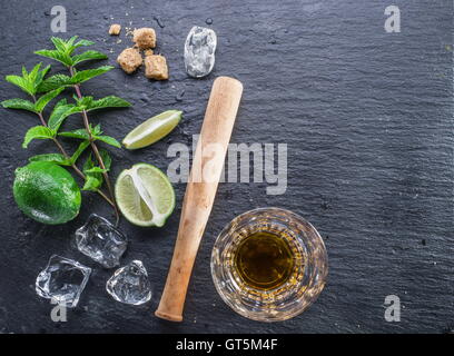 Mojito cocktail Zutaten. Ansicht von oben. Stockfoto