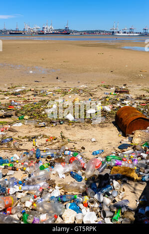 Durban ist die drittgrößte Stadt Südafrikas, die Stadt hat eine Bevölkerung von fast 3,5 Millionen. Der größte Hafen in Südafrika. Stockfoto