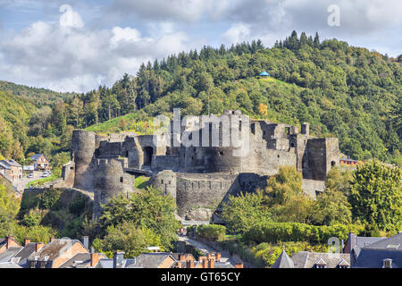 Ruinen der mittelalterlichen Burg in La Roche-En-Ardenne, Provinz Luxemburg, Belgien Stockfoto