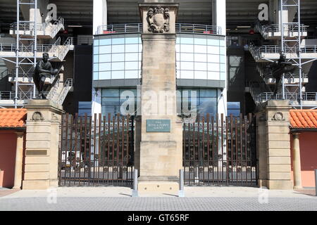 Rose und Mohn Tore, West stehen, Twickenham Stadion, größere London, England, Großbritannien, Vereinigtes Königreich UK, Europa Stockfoto