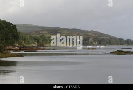 Yachten und Aros Burg in der Nähe von Salen Isle of Mull Schottland September 2016 Stockfoto