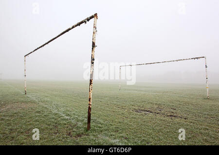 Regen, Frost und Nebel bringen über die Verschiebung des Hackney & Leyton Sonntag Ligaspiele im Süden Marsh, Hackney Sümpfe, London - 01.04.15 Stockfoto