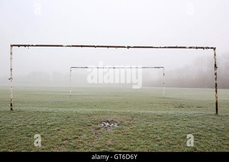 Regen, Frost und Nebel bringen über die Verschiebung des Hackney & Leyton Sonntag Ligaspiele im Süden Marsh, Hackney Sümpfe, London - 01.04.15 Stockfoto