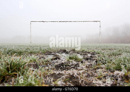 Regen, Frost und Nebel bringen über die Verschiebung des Hackney & Leyton Sonntag Ligaspiele im Süden Marsh, Hackney Sümpfe, London - 01.04.15 Stockfoto