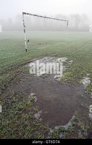 Regen, Frost und Nebel bringen über die Verschiebung des Hackney & Leyton Sonntag Ligaspiele im Süden Marsh, Hackney Sümpfe, London - 01.04.15 Stockfoto