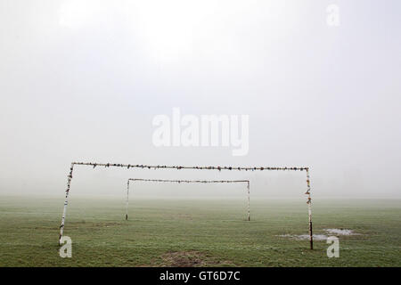 Regen, Frost und Nebel bringen über die Verschiebung des Hackney & Leyton Sonntag Ligaspiele im Süden Marsh, Hackney Sümpfe, London - 01.04.15 Stockfoto