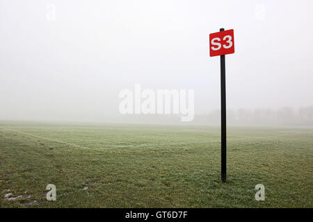 Regen, Frost und Nebel bringen über die Verschiebung des Hackney & Leyton Sonntag Ligaspiele im Süden Marsh, Hackney Sümpfe, London - 01.04.15 Stockfoto