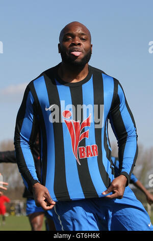 Lapton ihre erste Tor und feiern - Lapton (blau/schwarz) Vs Red Devils - Hackney & Leyton Sunday League Jack Walpole Cu Stockfoto