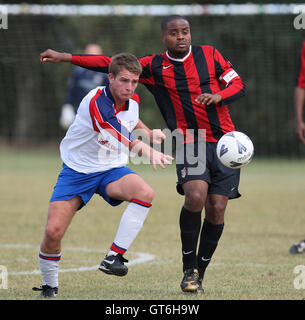 Lapton (rot/schwarz) Vs drei Kompasse - Hackney & Leyton Sonntag Fußball-Liga im Osten Marsh, Hackney Sümpfe, London - 09.06.09 Stockfoto